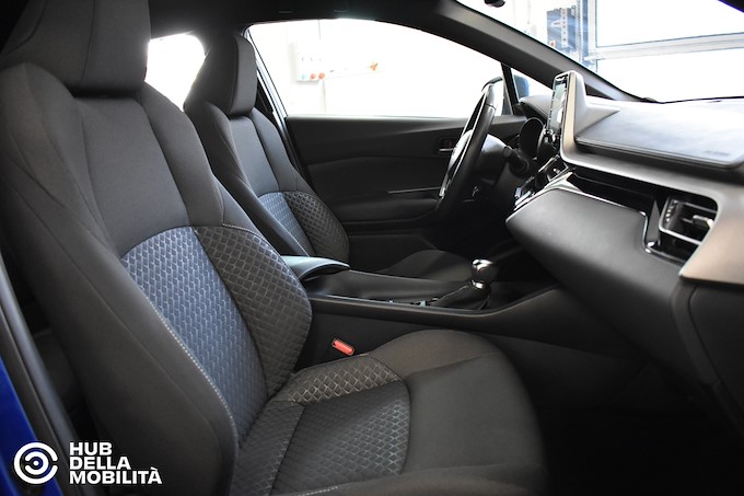 TOYOTA C-HR 1.8 Hybrid E-CVT Business